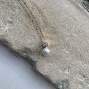 Unworn engagement ring diamond and pearl gold pendant