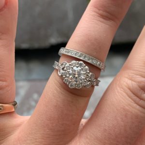 Diamond cluster with princess cut diamond wedding ring