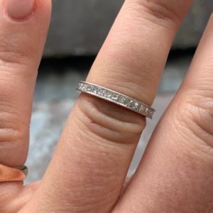 Princess cut diamond and milligrain detail wedding ring